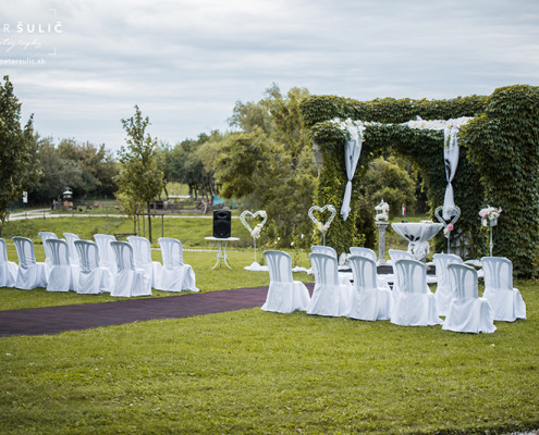 Svadobný obrad v parku Kormorán